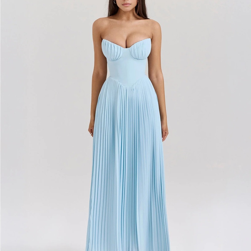 Elegant Blue Dress - Picture 2 of 9